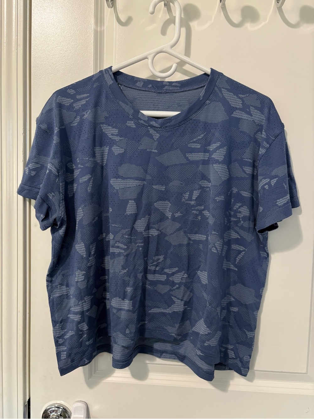 Lululemon Train to Be Short Sleeve Size 12/14 Crop Shirt